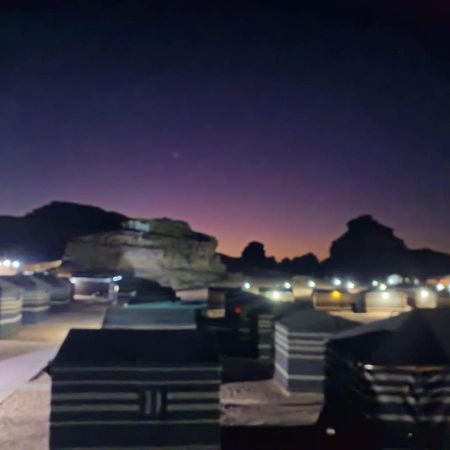 Mozoon Camp Hotel Wadi Rum Bagian luar foto