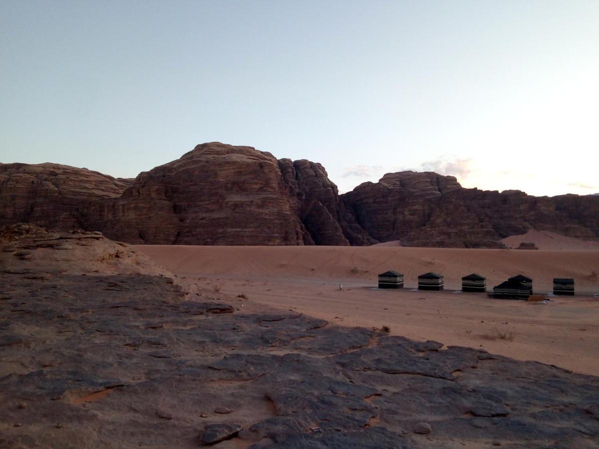 Mozoon Camp Hotel Wadi Rum Bagian luar foto