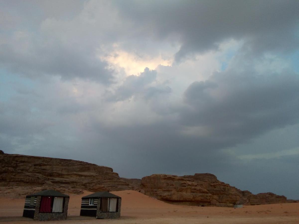Mozoon Camp Hotel Wadi Rum Bagian luar foto