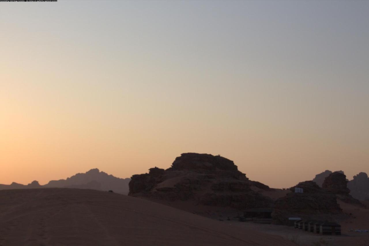Mozoon Camp Hotel Wadi Rum Bagian luar foto