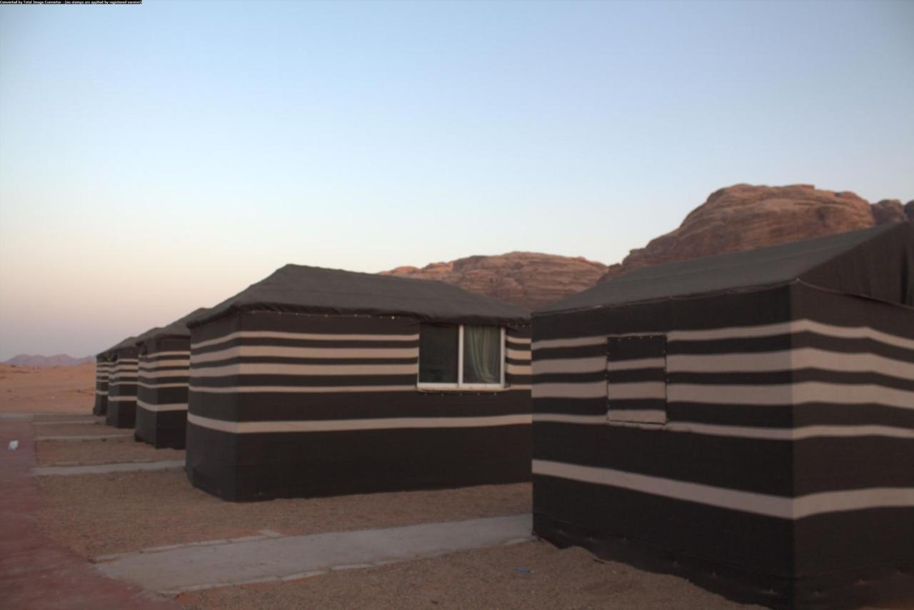 Mozoon Camp Hotel Wadi Rum Bagian luar foto