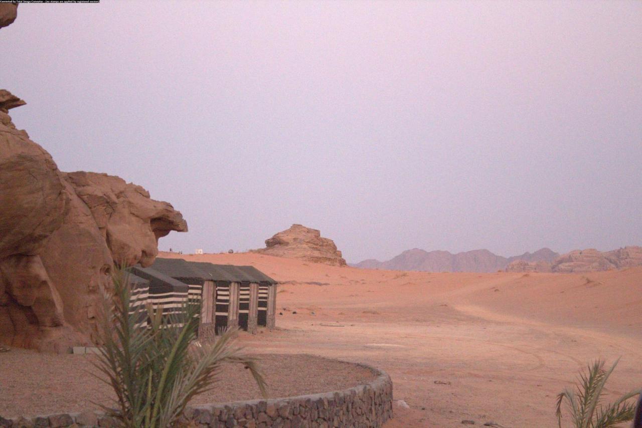 Mozoon Camp Hotel Wadi Rum Bagian luar foto